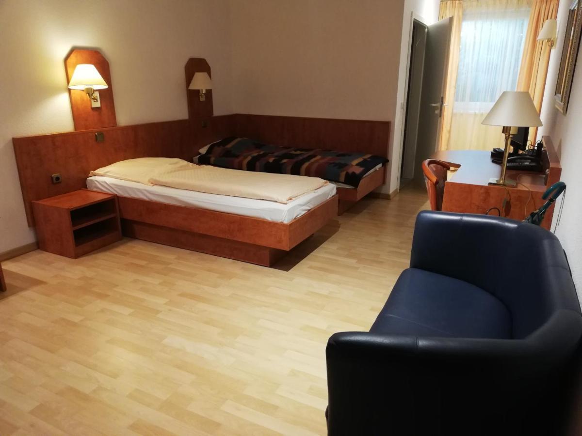 Hotel Dorfschaenke Бюдельсдорф Экстерьер фото